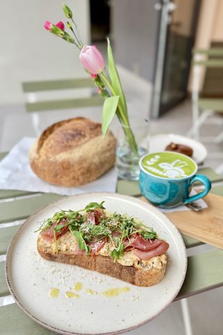 Tojáskrémes sonkás toast